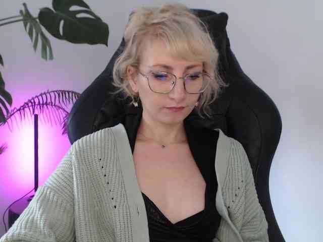 CinderellaMoon webcam