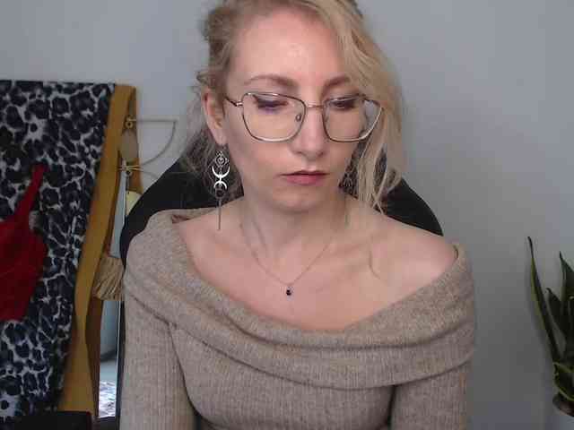 CinderellaMoon webcam