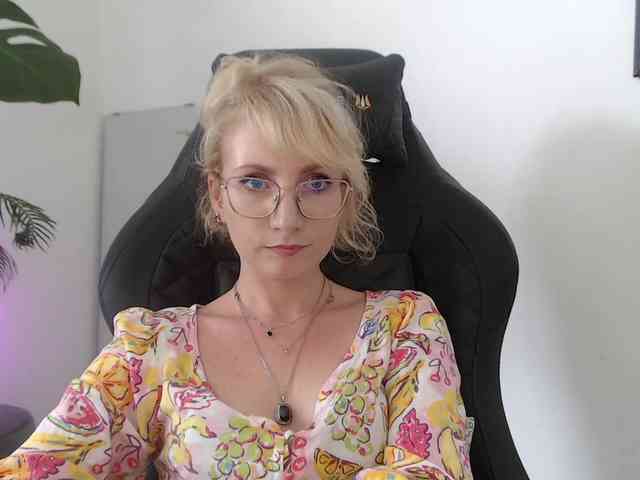 CinderellaMoon webcam