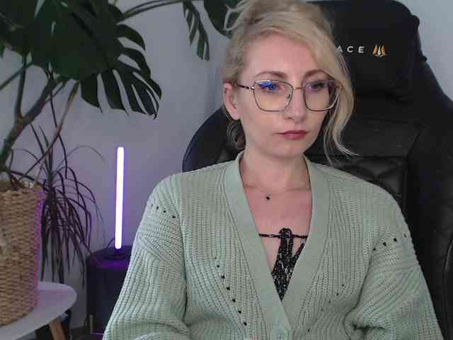 CinderellaMoon webcam