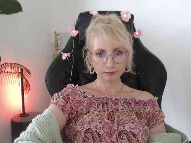 CinderellaMoon webcam