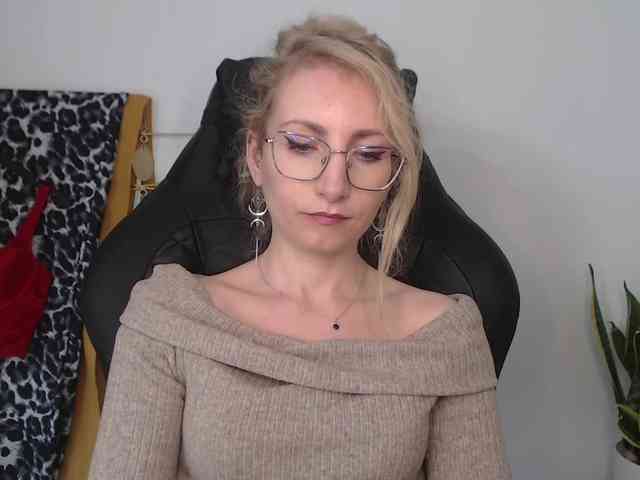 CinderellaMoon webcam