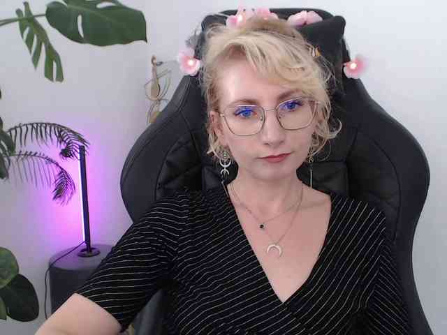 CinderellaMoon webcam