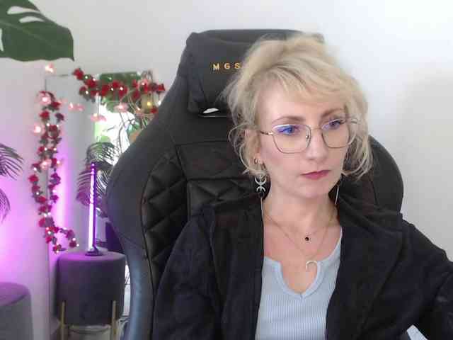 CinderellaMoon webcam