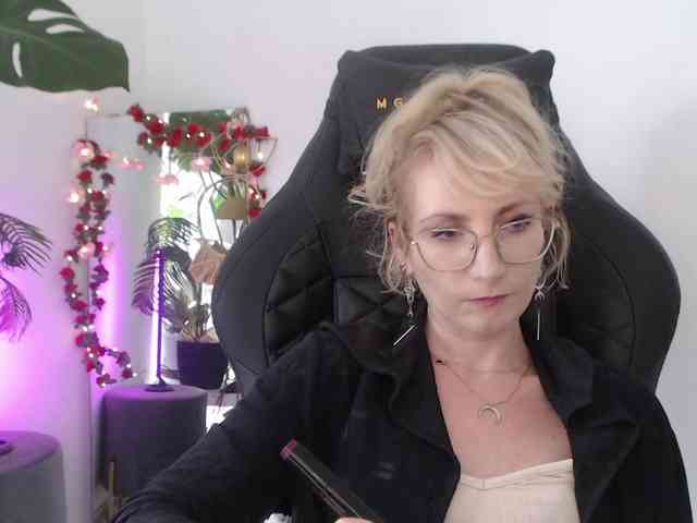 CinderellaMoon webcam