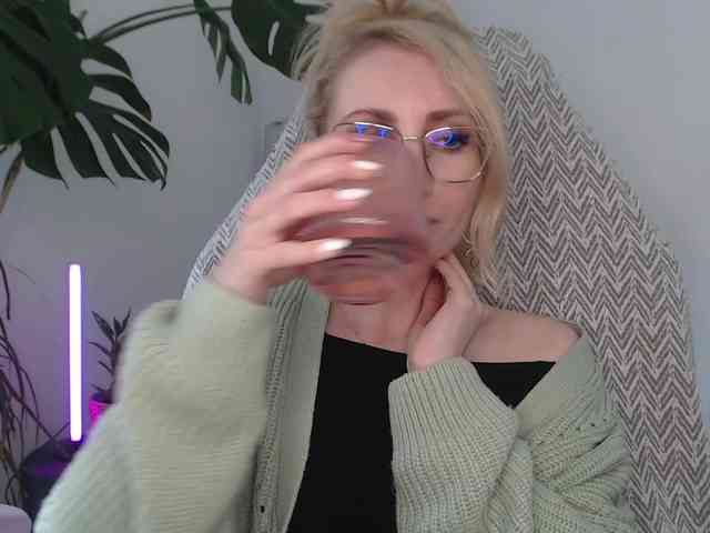 CinderellaMoon webcam