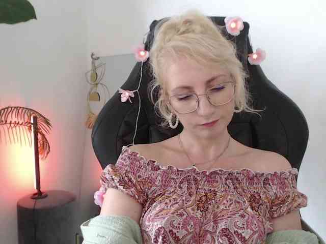 CinderellaMoon webcam