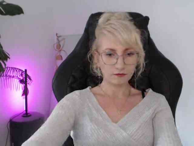 CinderellaMoon webcam