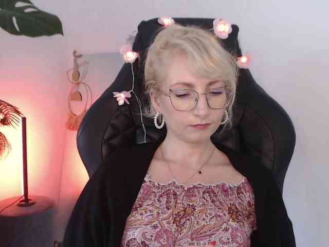 CinderellaMoon webcam