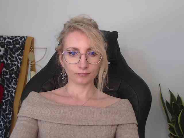 CinderellaMoon webcam