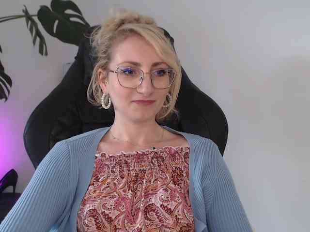 CinderellaMoon webcam