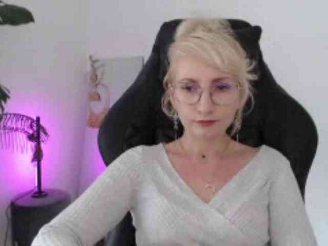 CinderellaMoon webcam