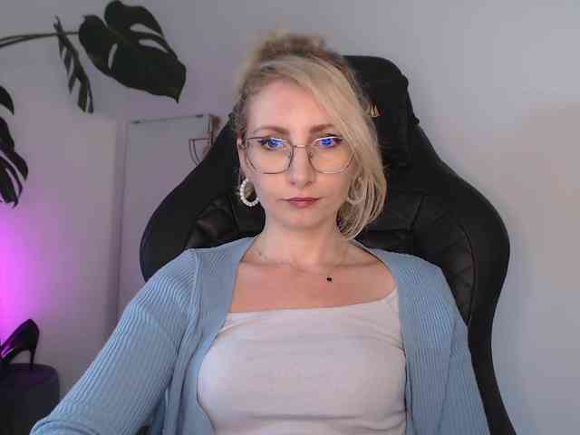 CinderellaMoon webcam
