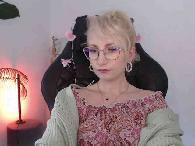 CinderellaMoon webcam