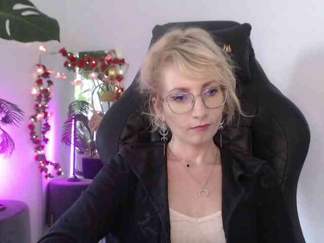 CinderellaMoon webcam