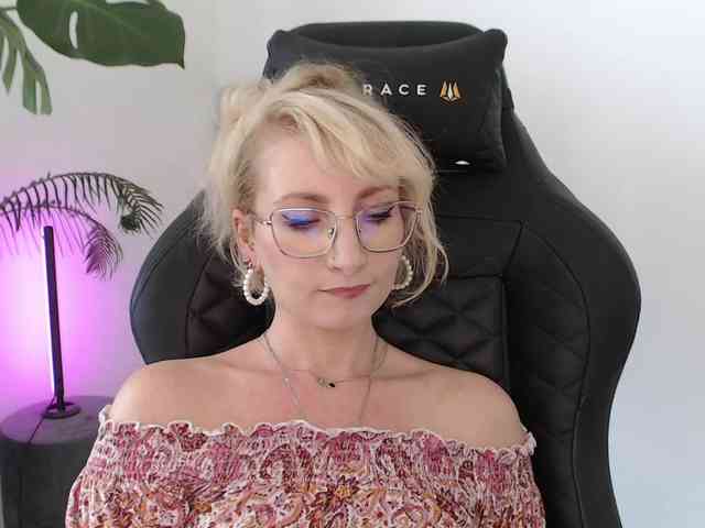 CinderellaMoon webcam
