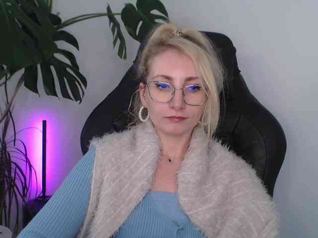 CinderellaMoon webcam