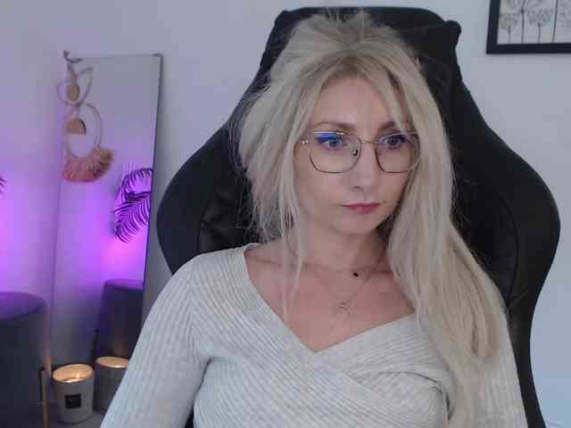 CinderellaMoon webcam