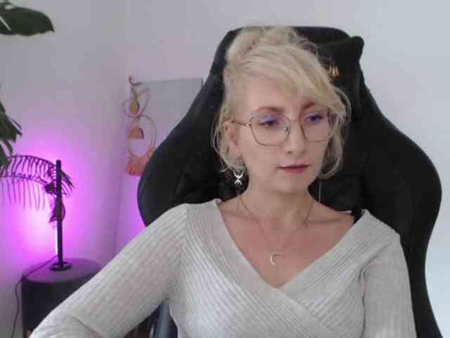 CinderellaMoon webcam