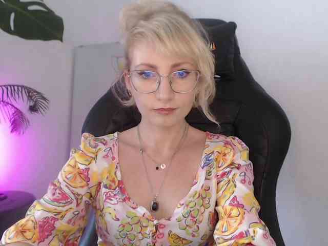 CinderellaMoon webcam