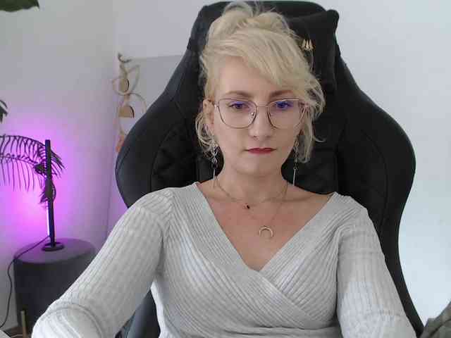 CinderellaMoon webcam