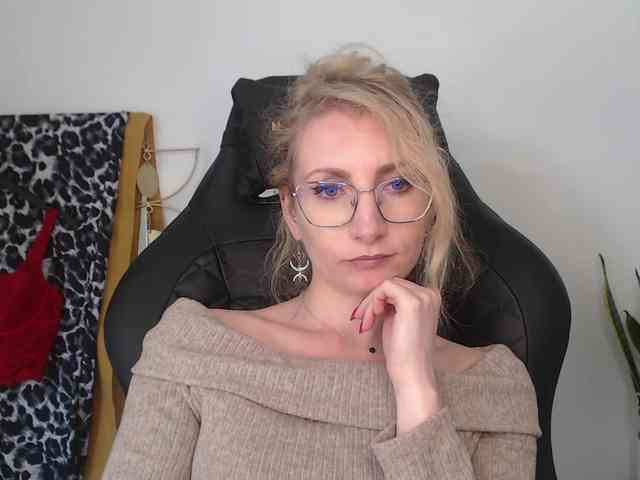 CinderellaMoon webcam