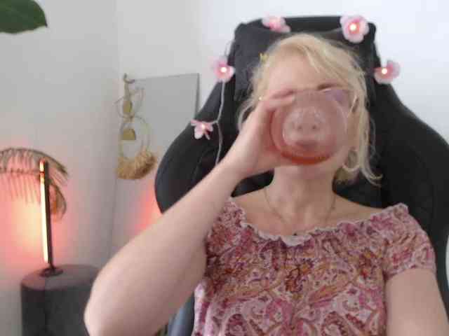CinderellaMoon webcam