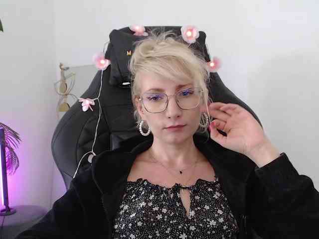 CinderellaMoon webcam