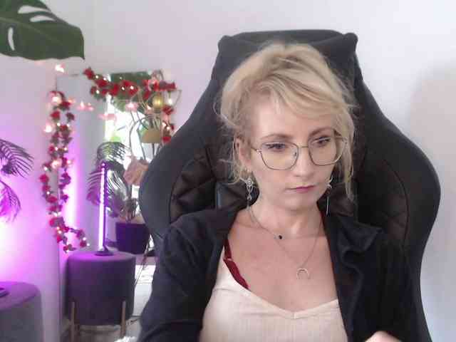 CinderellaMoon webcam