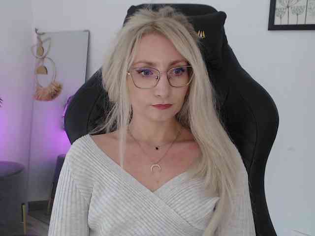 CinderellaMoon webcam