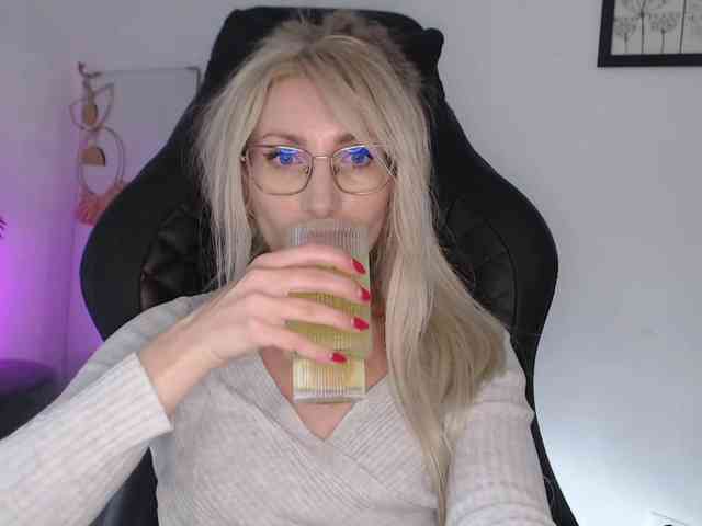 CinderellaMoon webcam