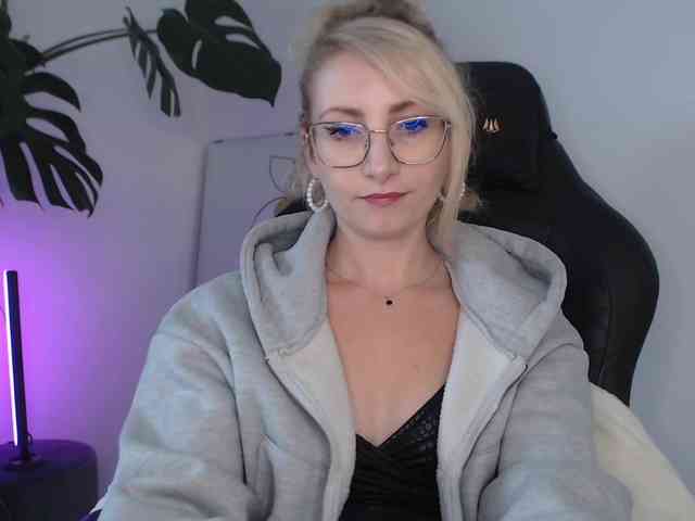 CinderellaMoon webcam