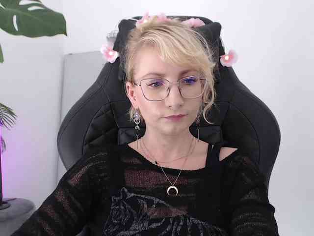 CinderellaMoon webcam