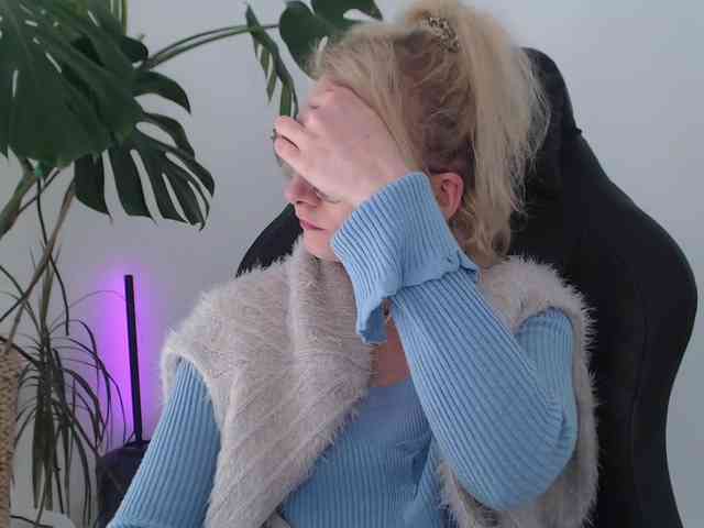 CinderellaMoon webcam
