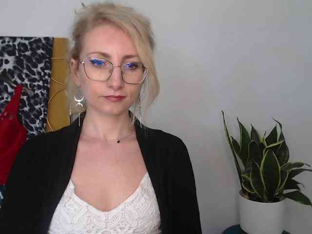 CinderellaMoon Live Webcam on BongaCams