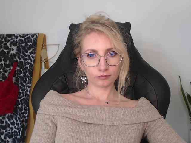 CinderellaMoon webcam