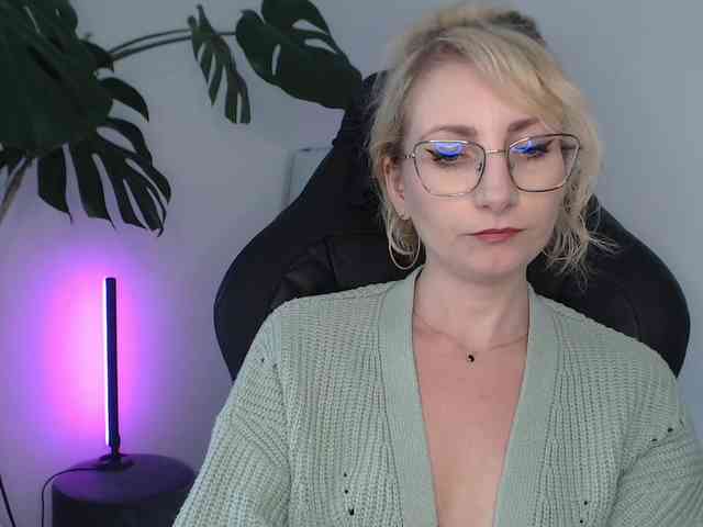 CinderellaMoon webcam