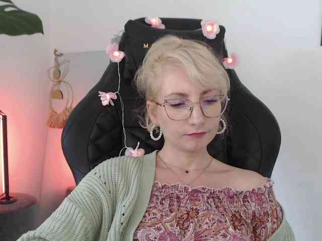 CinderellaMoon webcam