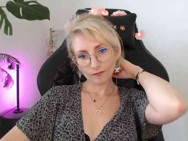 CinderellaMoon webcam