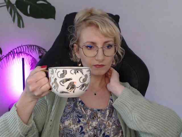 CinderellaMoon webcam