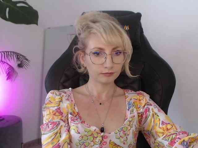 CinderellaMoon webcam