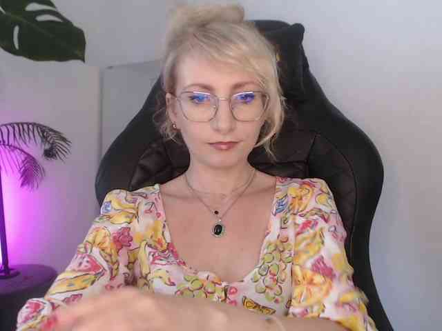 CinderellaMoon webcam