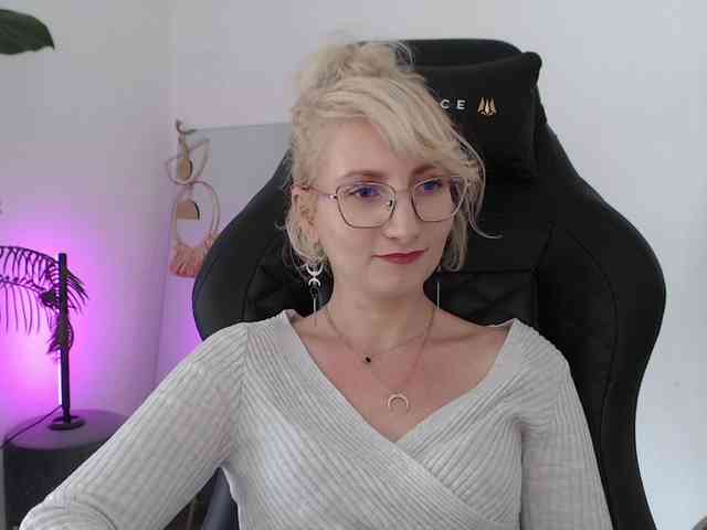 CinderellaMoon webcam