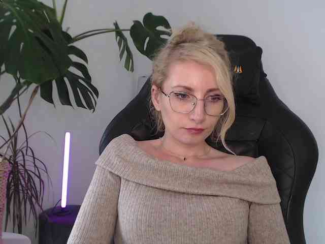 CinderellaMoon webcam