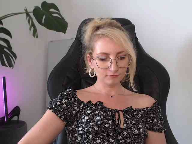 CinderellaMoon webcam