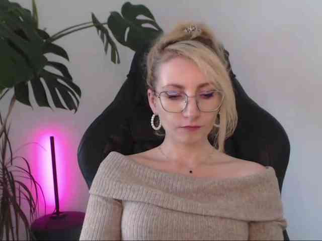 CinderellaMoon webcam