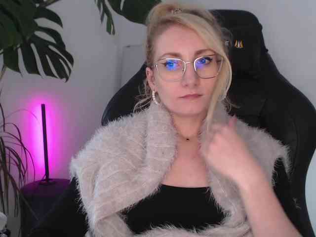 CinderellaMoon webcam