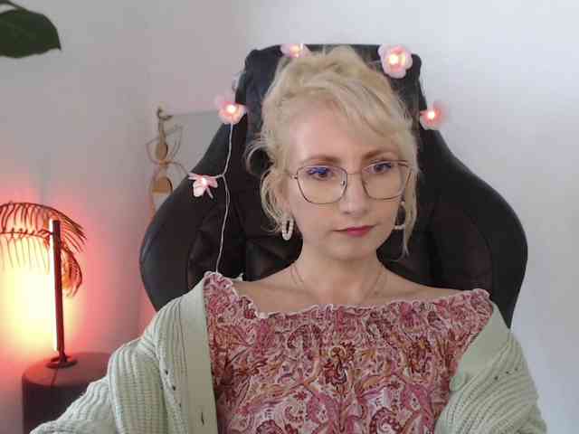 CinderellaMoon Live Webcam on BongaCams