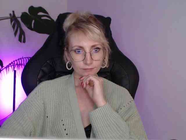 CinderellaMoon webcam