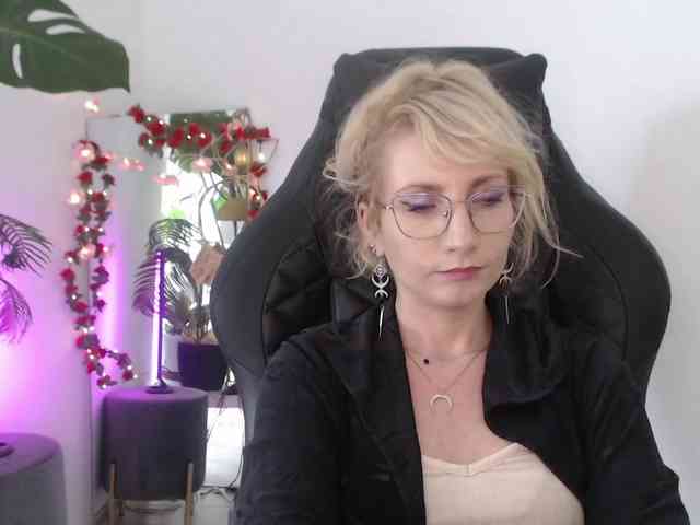 CinderellaMoon webcam